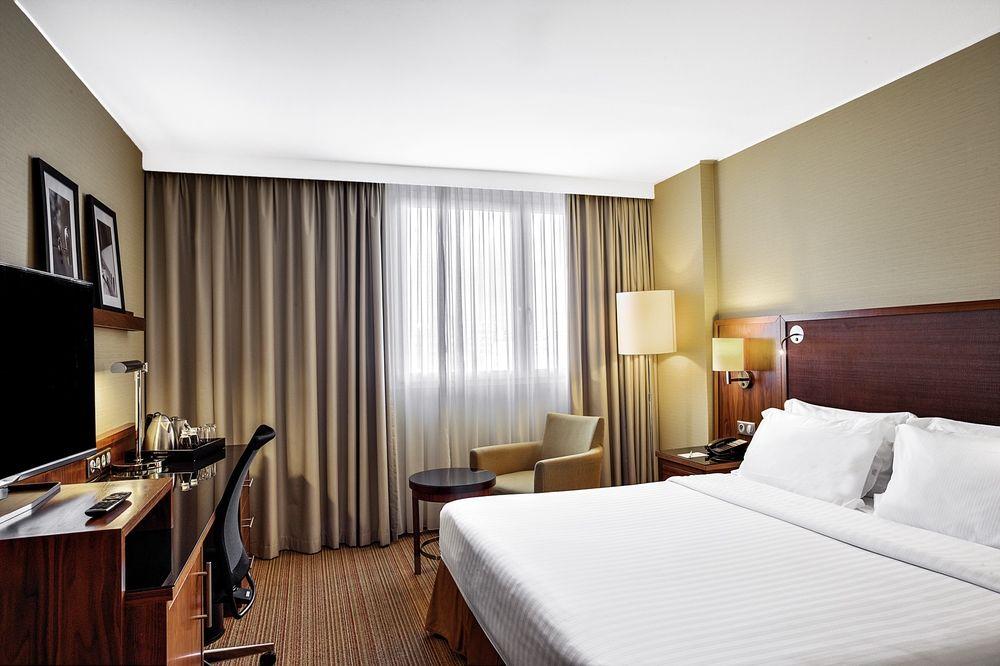 Courtyard By Marriott Toulouse Airport Hotell Exteriör bild