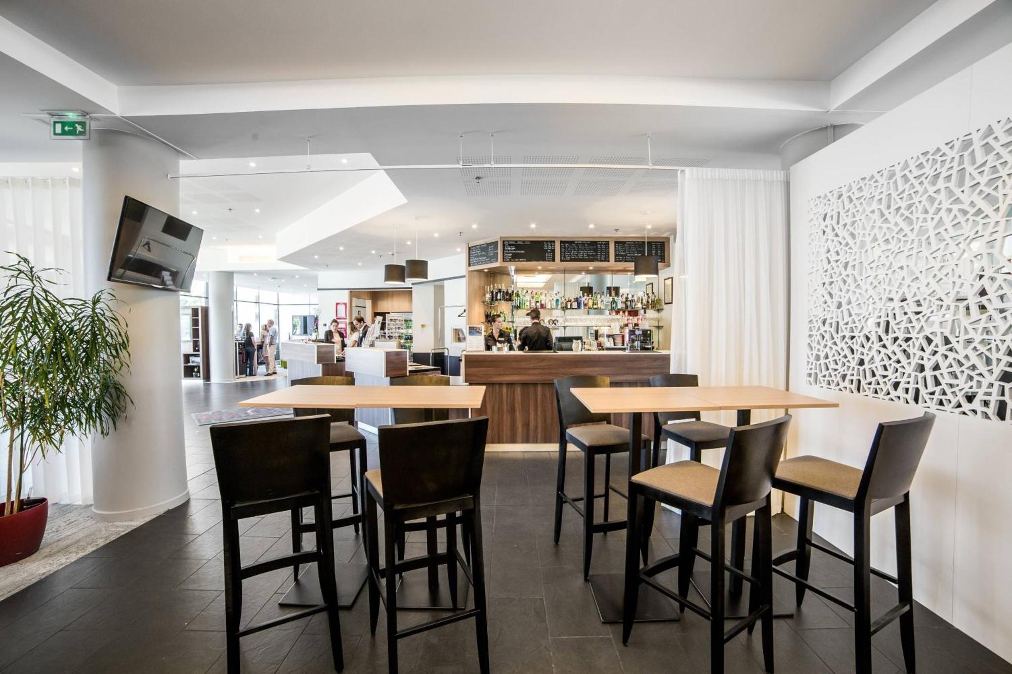 Courtyard By Marriott Toulouse Airport Hotell Exteriör bild