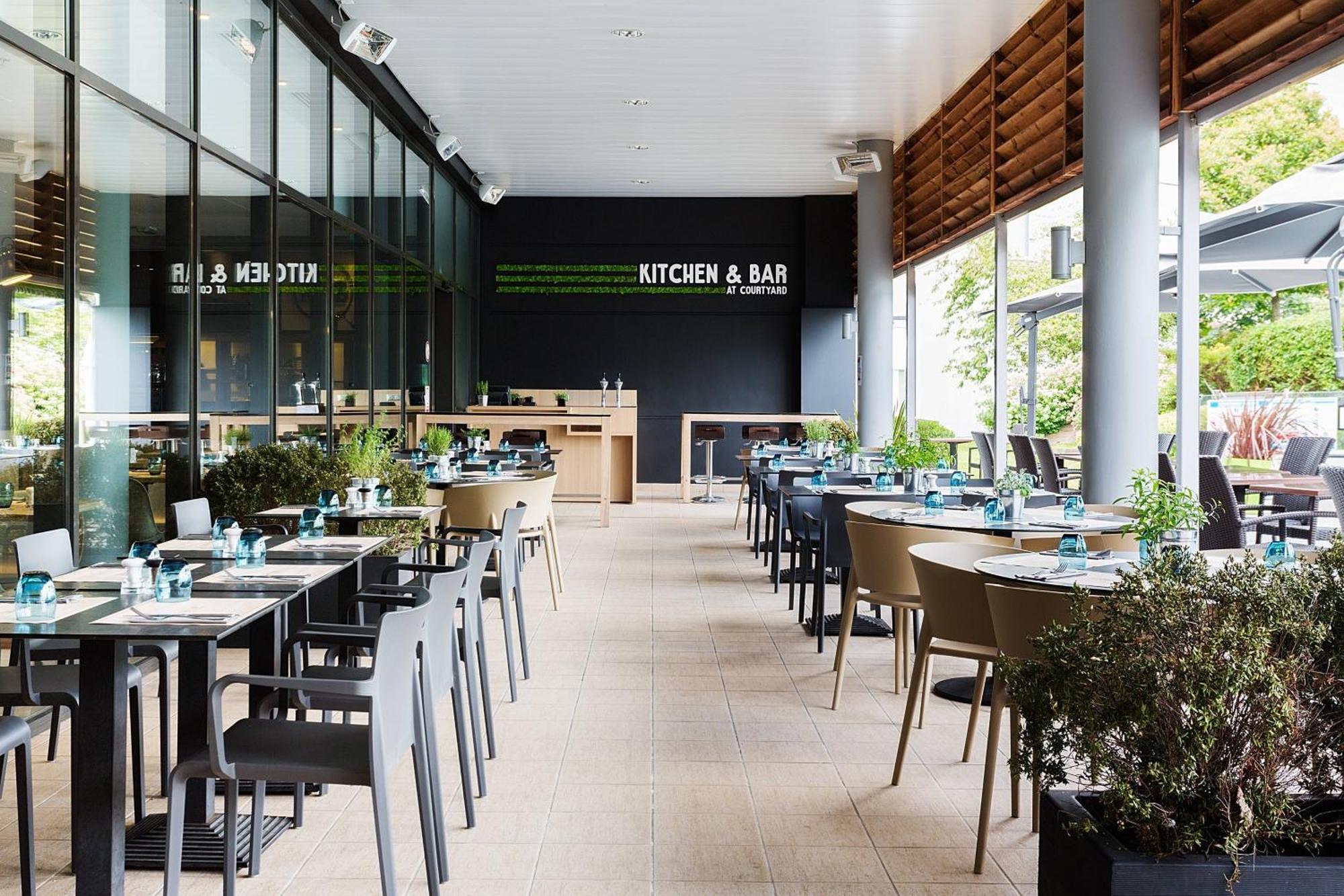 Courtyard By Marriott Toulouse Airport Hotell Exteriör bild