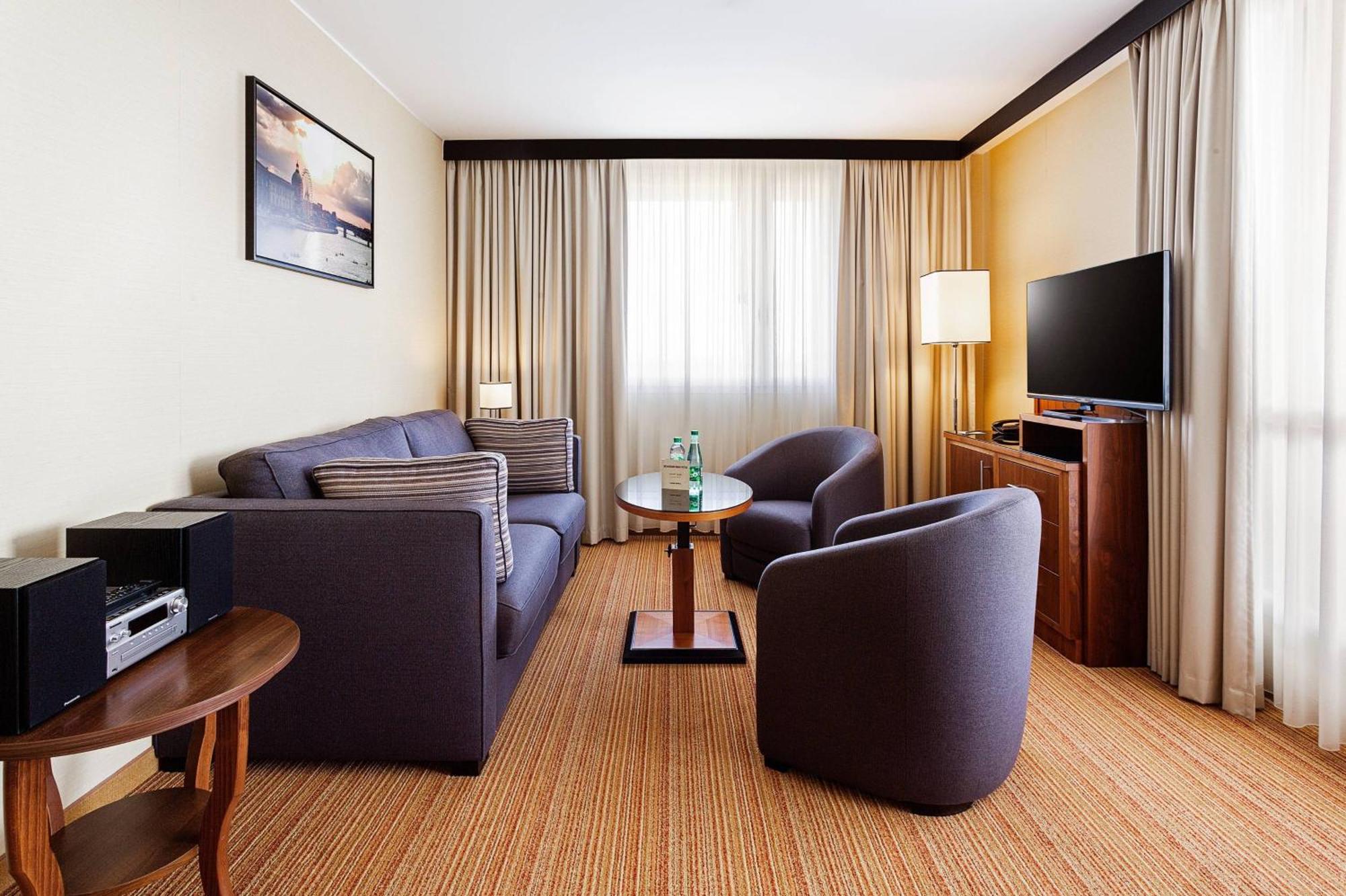 Courtyard By Marriott Toulouse Airport Hotell Exteriör bild