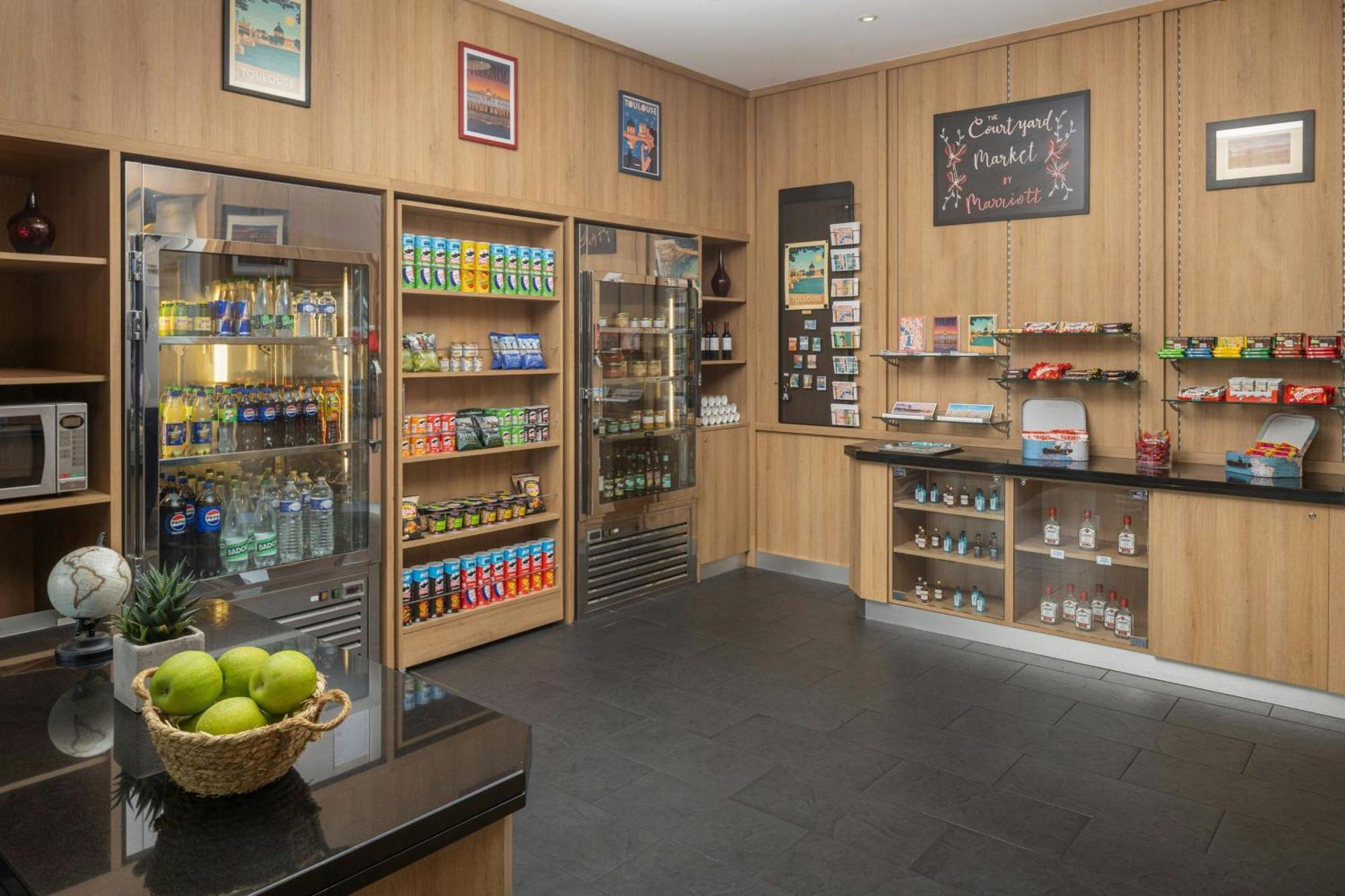 Courtyard By Marriott Toulouse Airport Hotell Exteriör bild