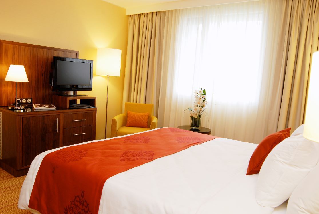 Courtyard By Marriott Toulouse Airport Hotell Rum bild